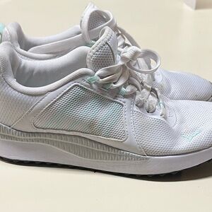 Women’s Gently Used Puma Tennis Shoes